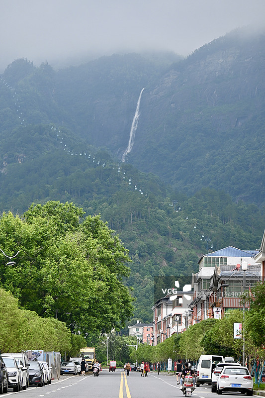 远处看庐山瀑布图片素材