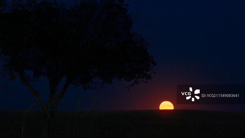 最辉煌的月升图片素材