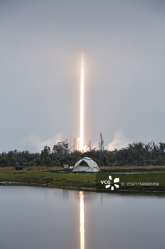 长征八号火箭发射光轨图片素材