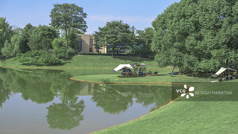 成都瞪羚湖绿地露营图片素材