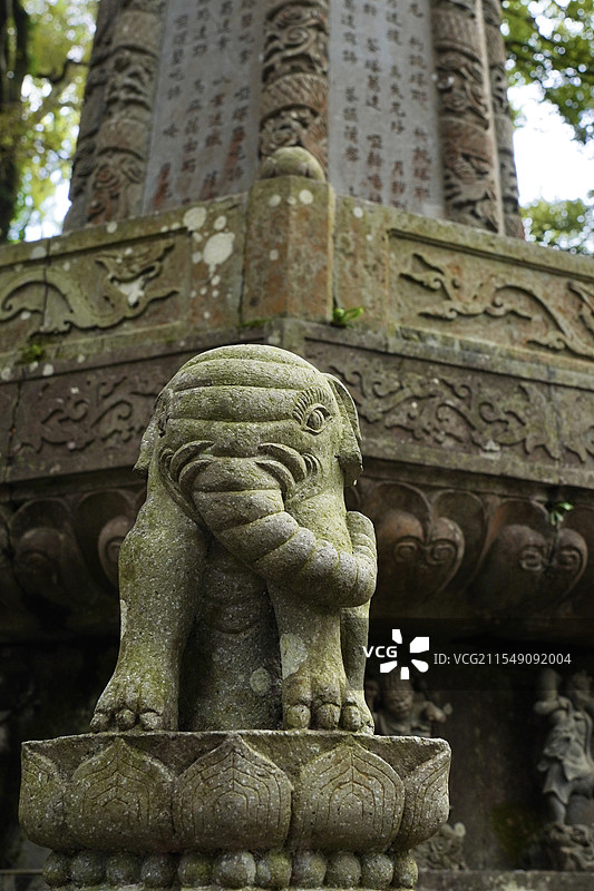 浙江舟山市普陀山景区法雨寺大象雕塑图片素材