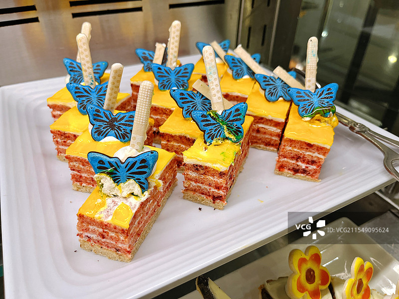 五星级酒店自助餐，各式各样的甜点、蛋糕图片素材