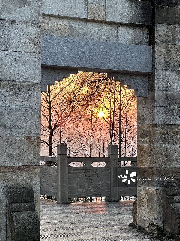 南山雕塑公园 南天门与日落图片素材