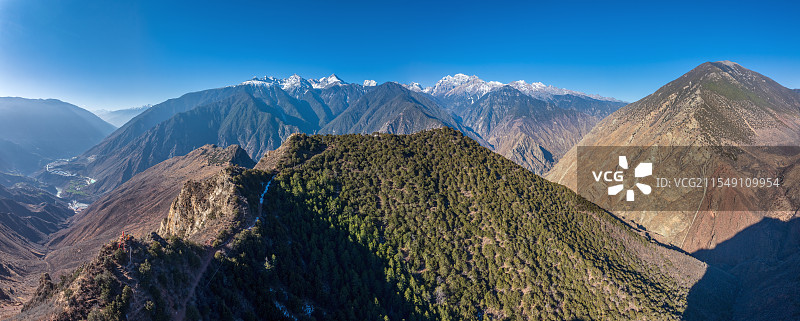 冬季的西藏芒康县他念他翁山，主峰大米勇景观图片素材