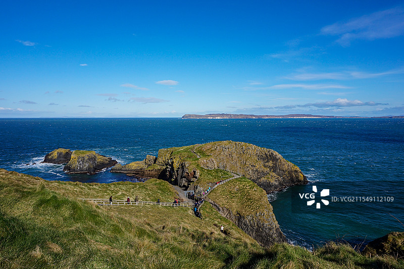 英国北爱尔兰卡里克索桥附近的沿海风光图片素材