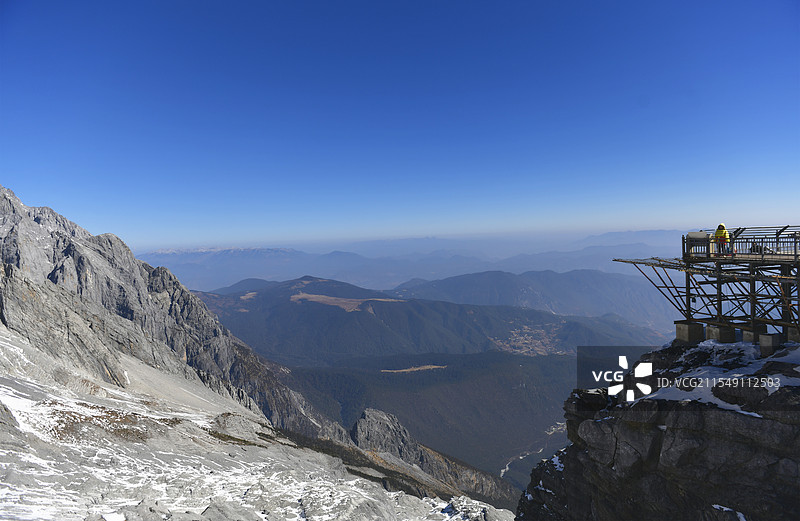 云南丽江，玉龙雪山景区自然旅游资源丰富，主峰扇子陡海拔5596米，是世界上北半球纬度最低、海拔最高的图片素材
