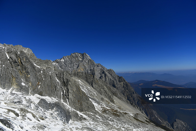 云南丽江，玉龙雪山景区自然旅游资源丰富，主峰扇子陡海拔5596米，是世界上北半球纬度最低、海拔最高的图片素材