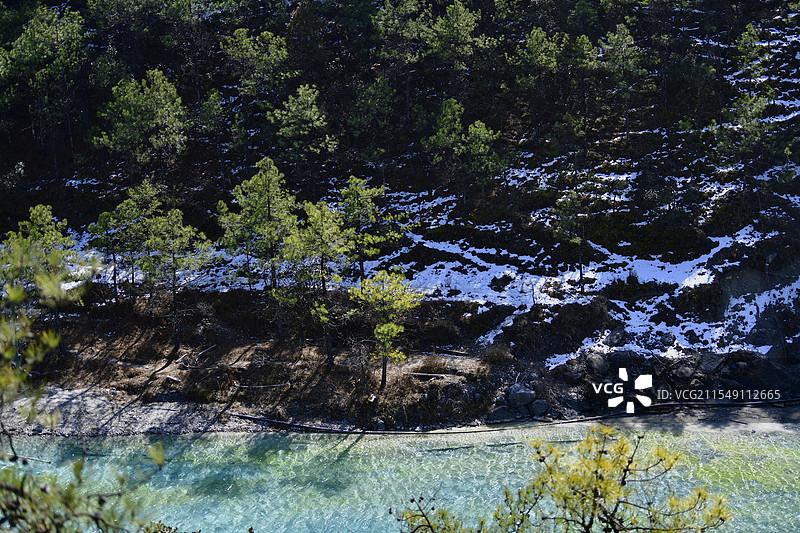 云南丽江，玉龙雪山景区自然旅游资源丰富，主峰扇子陡海拔5596米，是世界上北半球纬度最低、海拔最高的图片素材