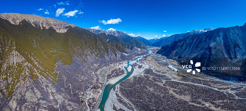 冬季的林芝工布江达景色图片素材