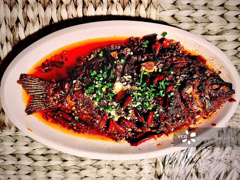 餐桌美味——炝锅鱼 这一刻，味蕾在辣与香的交织中苏醒，仿佛听见了舌尖上的欢歌笑语。图片素材