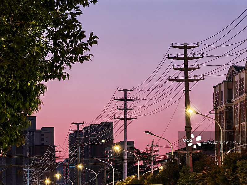 粉色晚霞 路灯  电线图片素材
