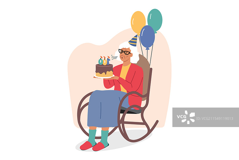 百岁老人庆祝生日并吹灭蜡烛图片素材