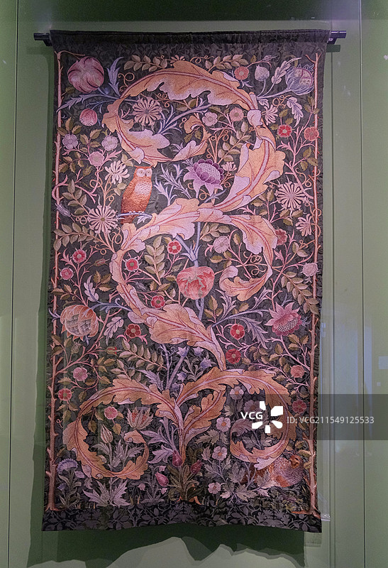 与美为期，威廉·莫里斯与英国工艺美术运动展览，“猫头鹰”壁毯图片素材