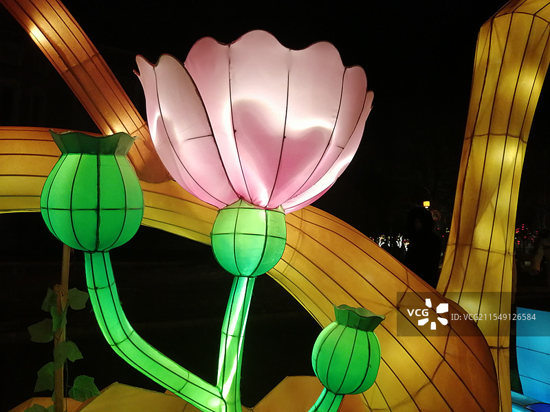 城市夜晚户外灯会图片素材