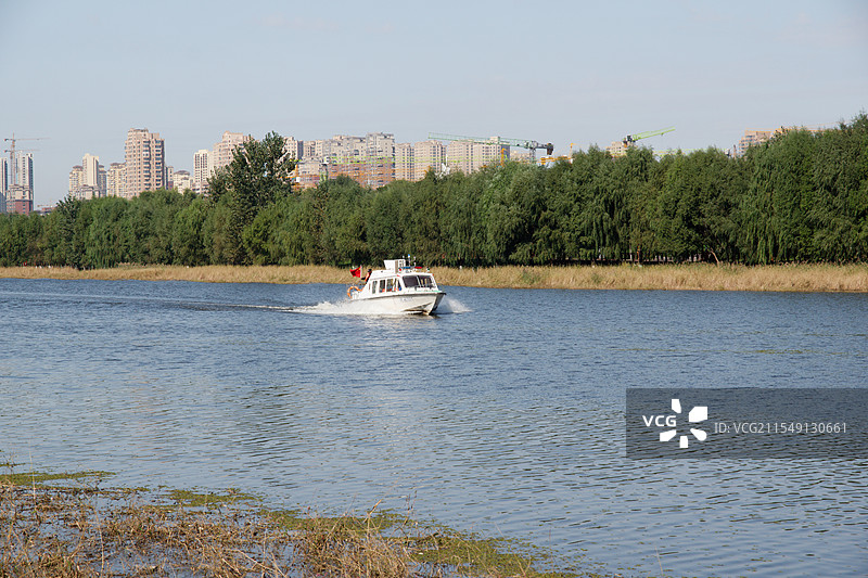 沈阳沈北蒲河游船，沈阳，沈北新区，沈北蒲河，秋季城市风光，旅游景点图片素材