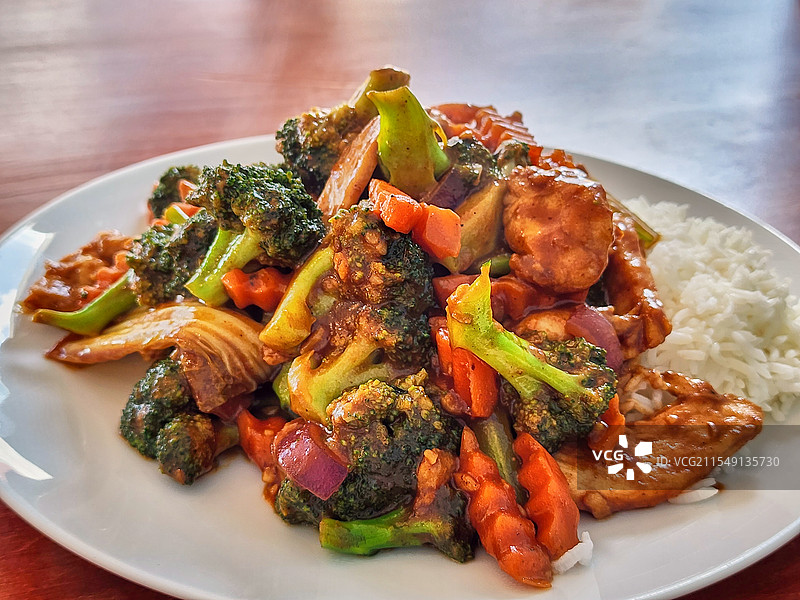 中式黑椒时蔬炒鸡肉图片素材