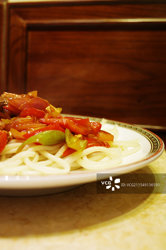 北京新疆餐厅过油肉拌面图片素材