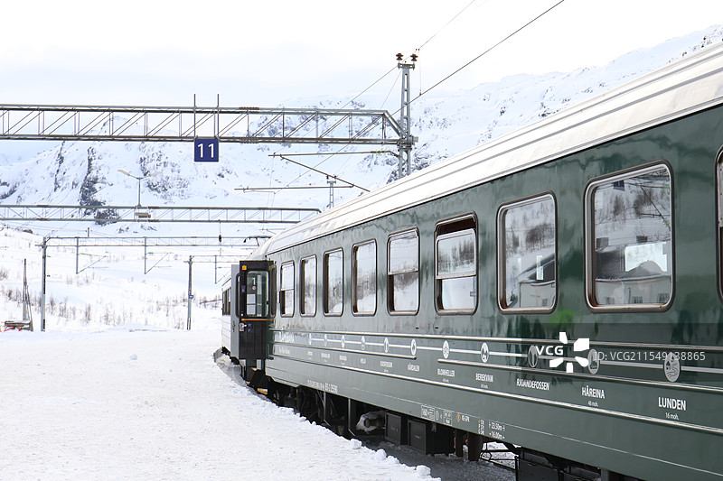 雪中的列车图片素材
