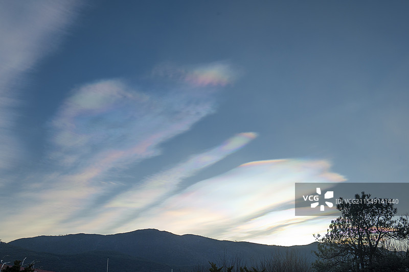 清晨五彩祥云图片素材