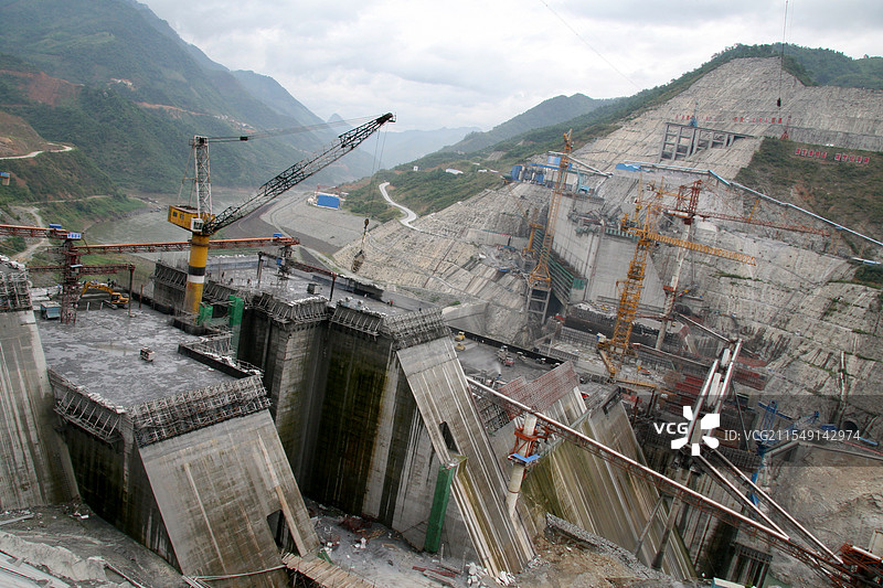 广西河池市天娥县龙滩水电站建设大坝图片素材