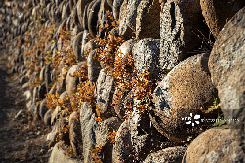 嵩口古镇夯土墙石头基座图片素材