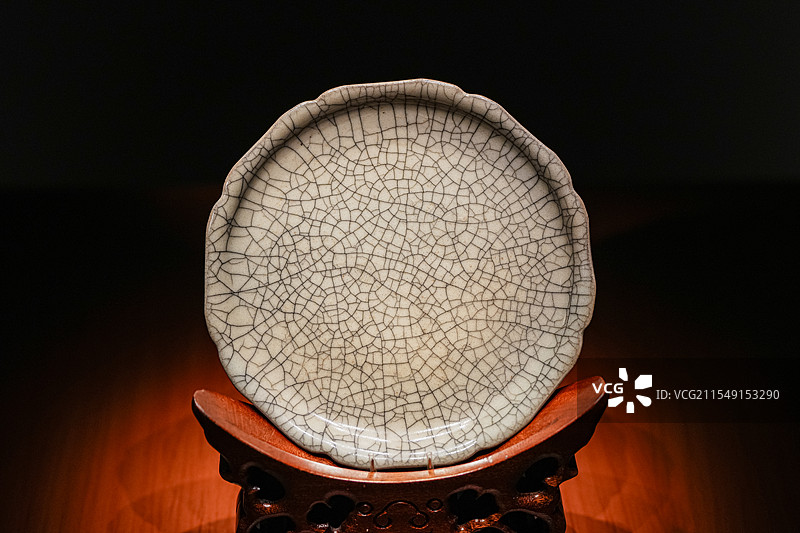 宋代 哥窑青釉磁盘 南京市博物馆图片素材