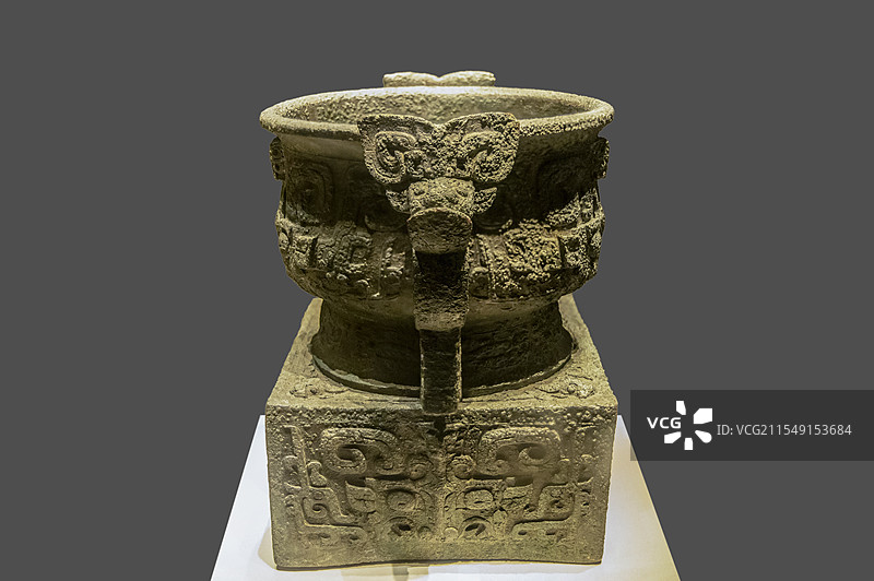 中国国家博物馆：“利”青铜簋（周武王时期，1976年陕西临潼零口出土。其内底铸有铭文4列32字）图片素材