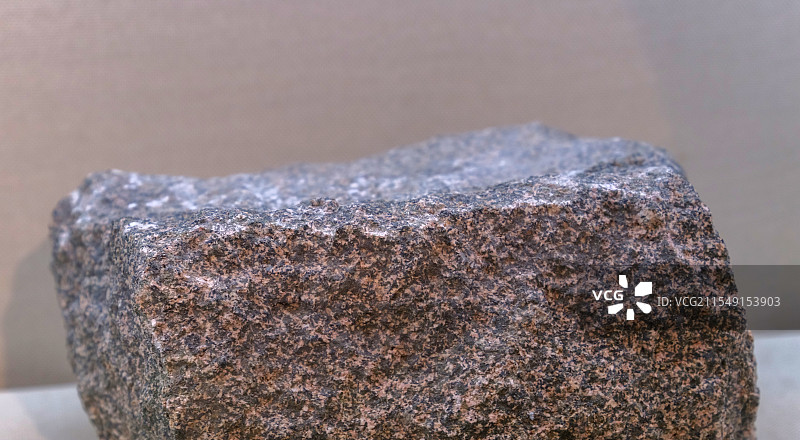 角闪二长岩 烟台市龙口产 山东地质博物馆图片素材