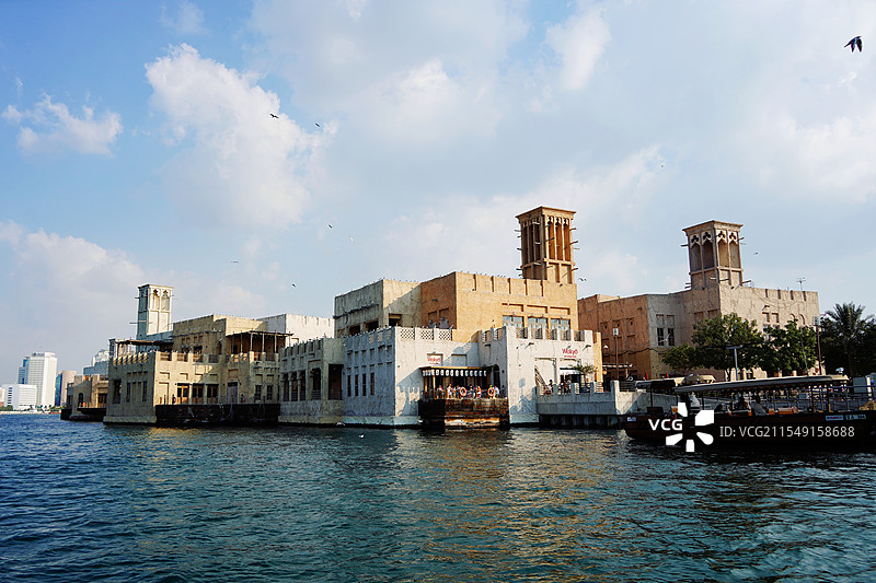 迪拜河旁的阿法迪老城区图片素材
