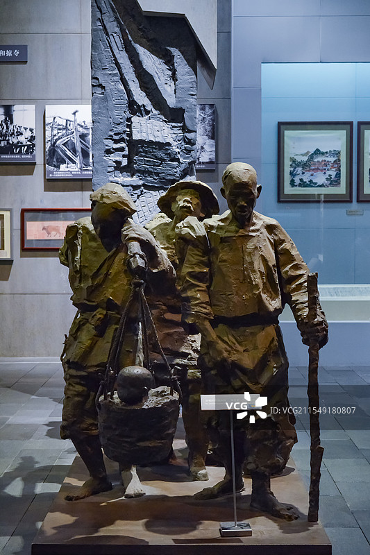 中国首都北京中国国家博物馆，苦难的中国人雕塑雕像人物肖像，室内无人图像摄影图片素材