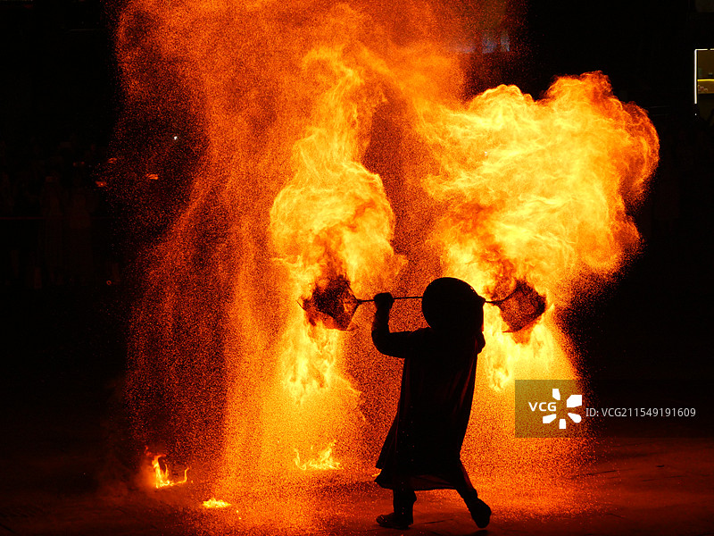 江西婺源婺女洲火壶表演图片素材