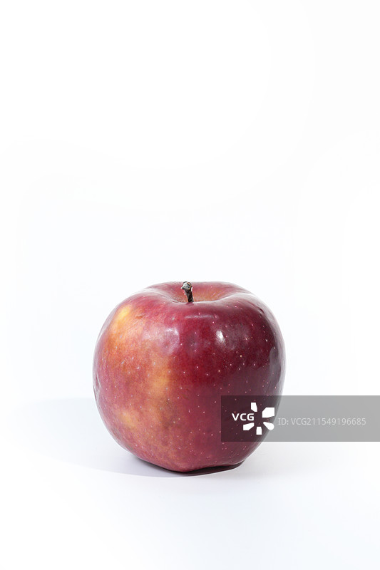 影棚拍摄纯白背景的红苹果图片素材