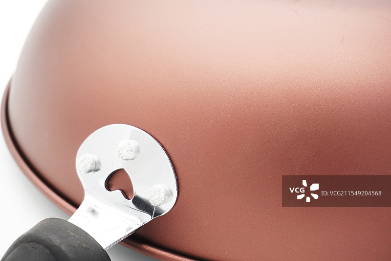 家庭厨房专用的铁炒锅边缘特写图片素材