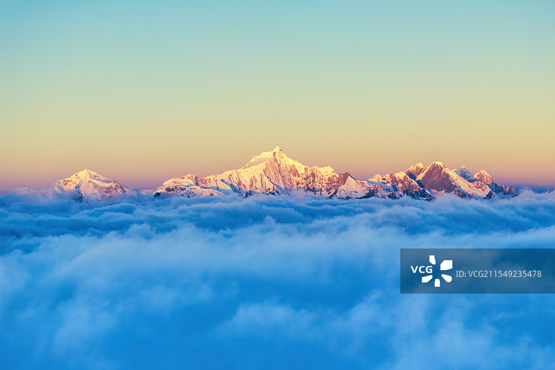 梅里雪山的云海图片素材