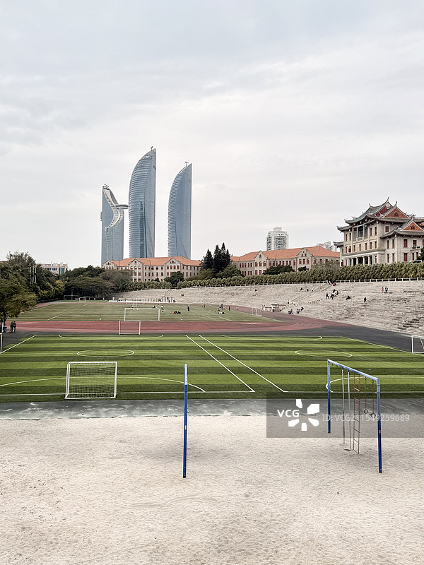 厦门大学操场厦门双子塔图片素材