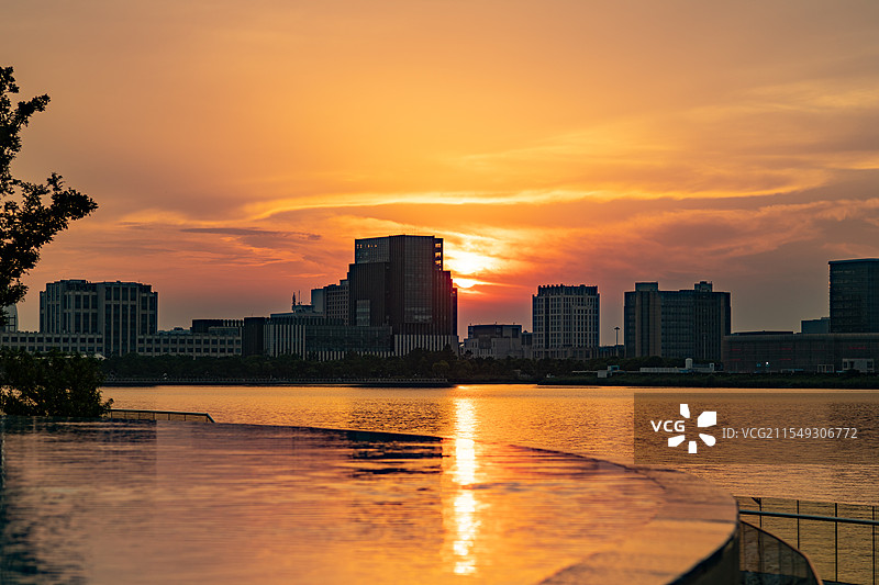 上海临港滴水湖城市风光图片素材