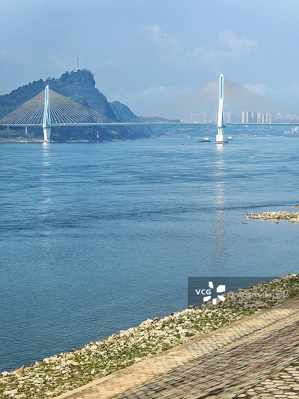 湖北宜昌沿江大道长江滨江堤岸江滩风光图片素材