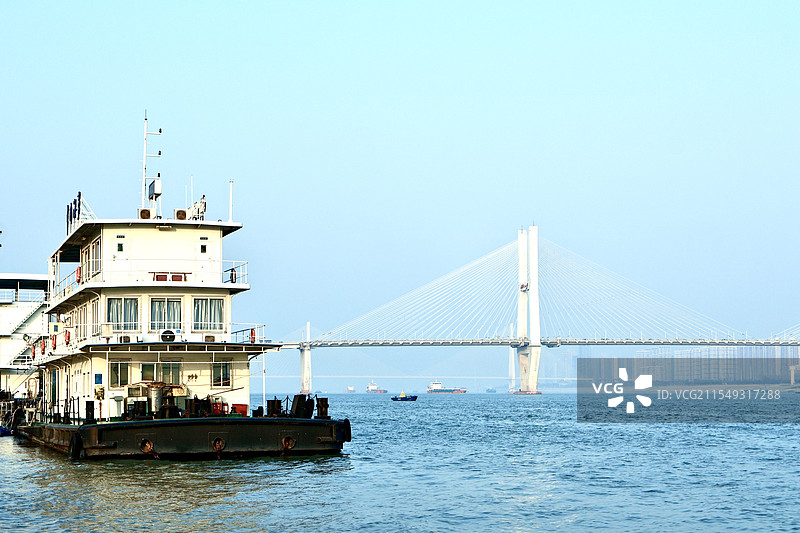 武汉江滩的轮船图片素材