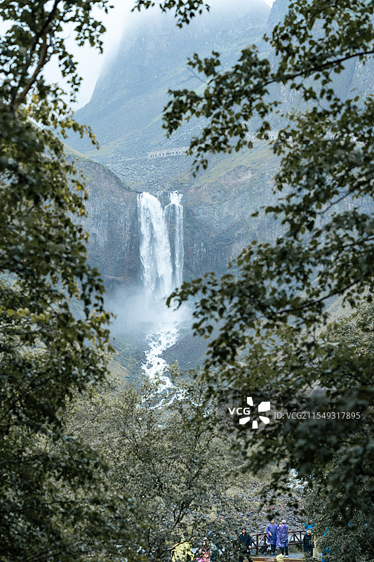 长白山天池瀑布水流图片素材