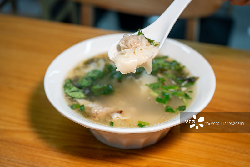 鸡汤馄饨特写镜头图片素材