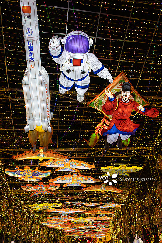 2025年唐山南湖春节灯会万户飞天灯组图片素材