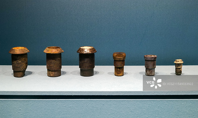 150毫米克虏伯炮弹引信套管、引信 山东威海定远舰遗址出水 山东博物馆甲午海战暨甲午沉舰水下考古展图片素材