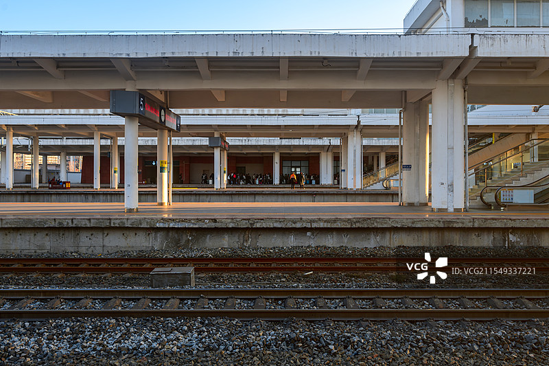 信阳站站台图片素材