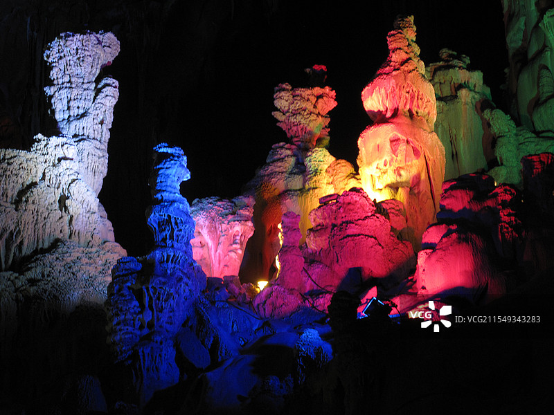 广西河池市凤山县鸳鸯洞景区图片素材