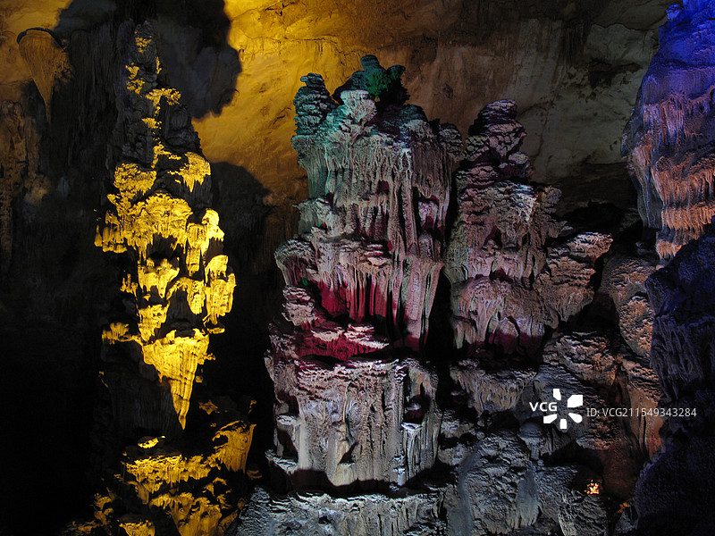 广西河池市凤山县鸳鸯洞景区图片素材