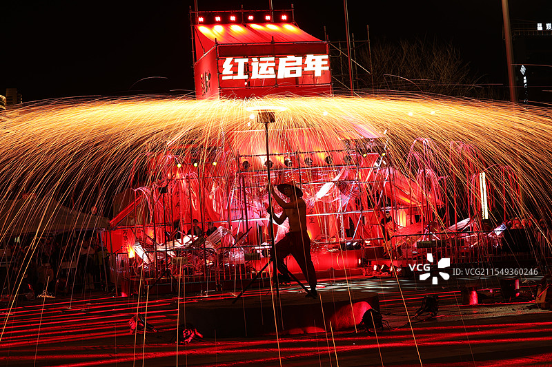 台州椒江青悦城火壶/打铁花/炭火舞表演图片素材