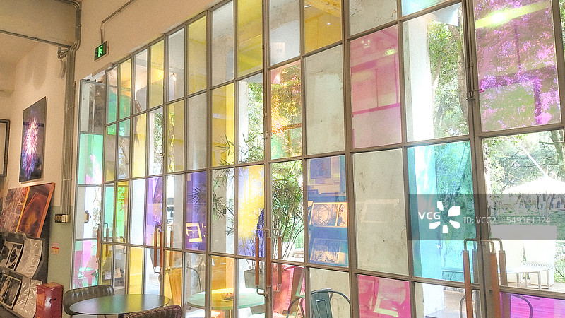 彩色玻璃窗图片素材