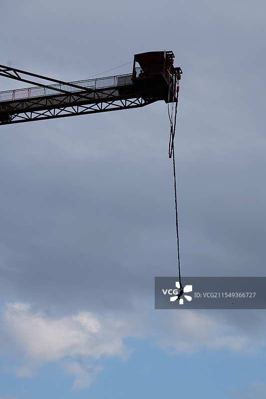 高空蹦极的场景图片素材