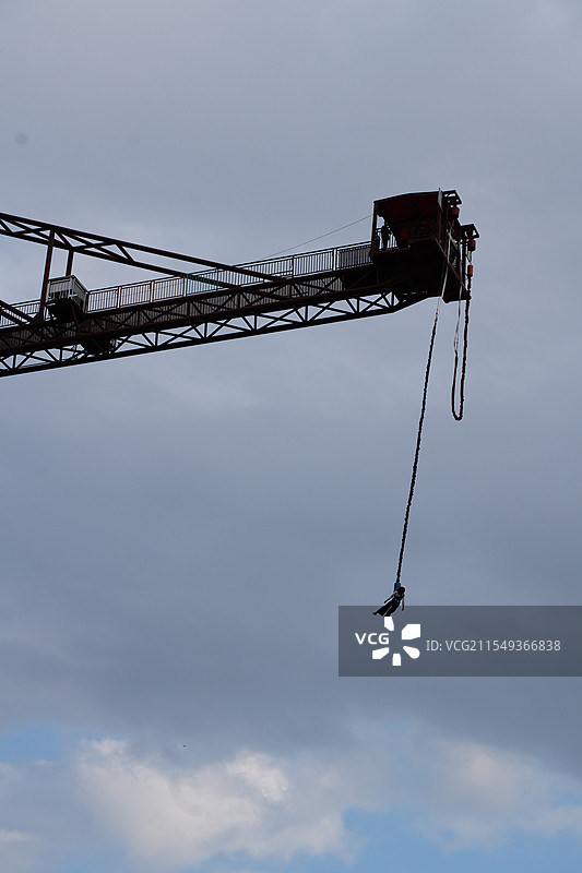 高空蹦极的场景图片素材