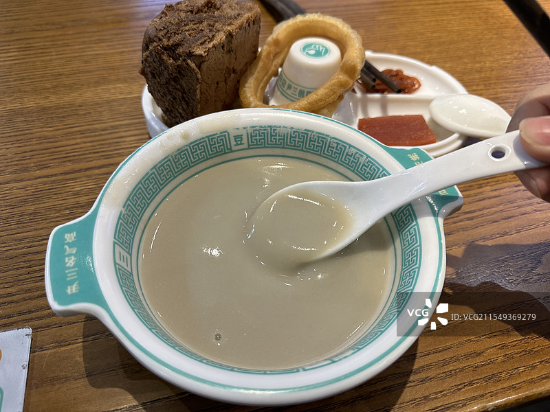 北京传统美食豆汁图片素材